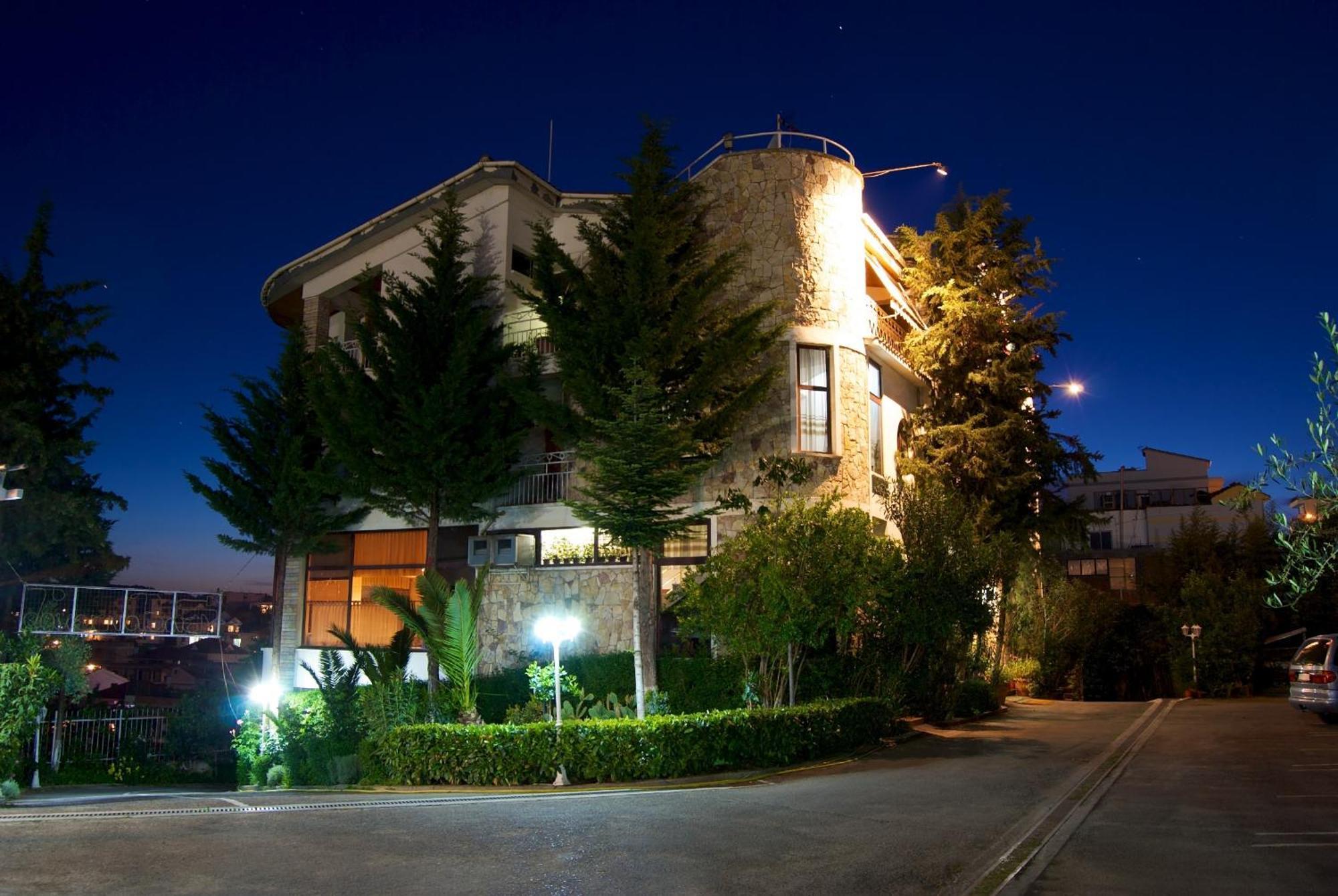 Hotel Baron Tirana Exterior photo